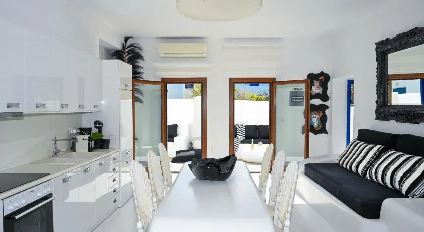 Mykonos Pearl House with Pool In the Heart of Town - Image 1