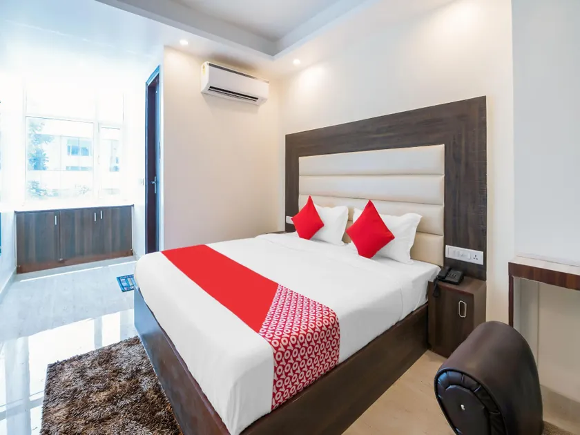 OYO 17020 Hotel Raj Palace - Image 1