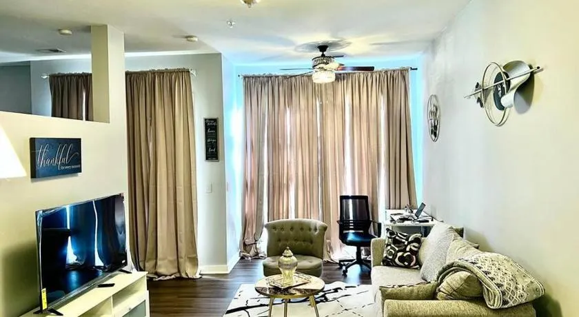 Beautiful Uptown Adventure Apartment - Image 1