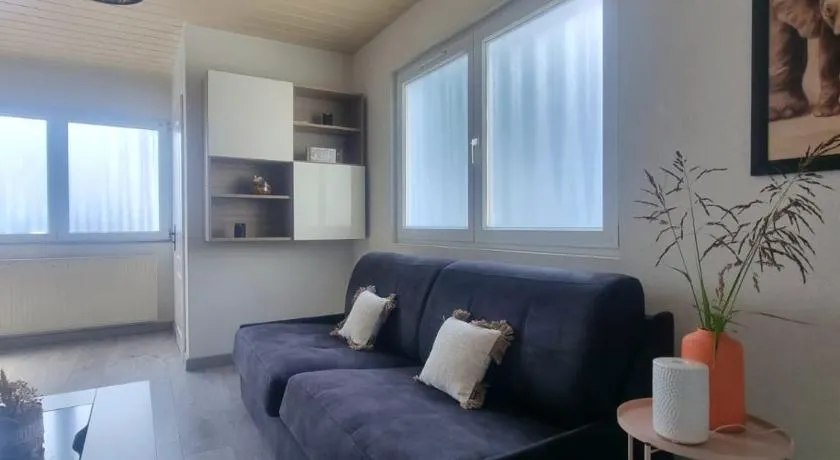 MAISON COSY 7 minutes des frontières - Image 1