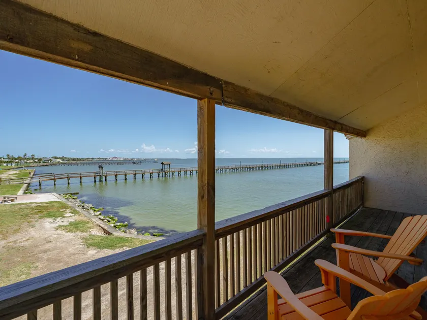 Bay Breeze Bungalow - Image 1