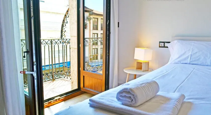 Apartamento Llerandi 2B - Totalmente reformado y con balcón al corazón de San Vicente de la Barquera - Image 1