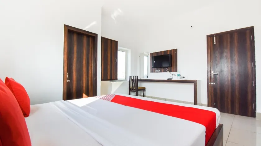 Hotel Bhardwaj - Image 1