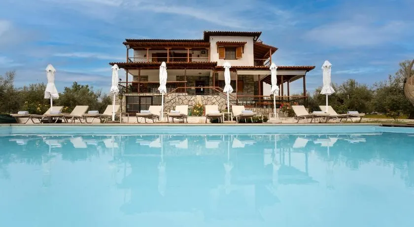 Georgalas Pool House - Image 1