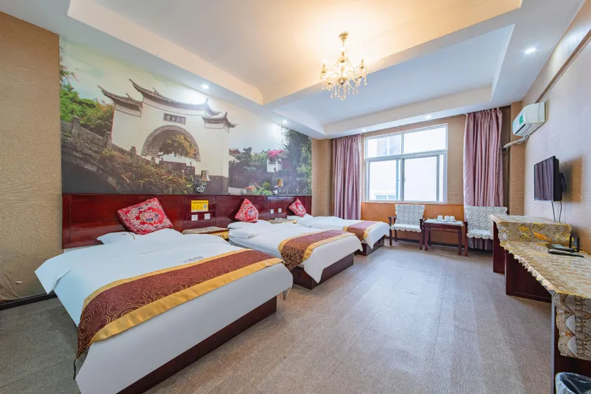 Baoshan Tengchong Huiteng Hotel (Rehai Road Tourist Bus Station Branch) - Image 1