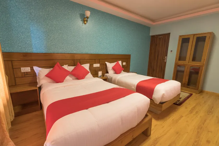 OYO 611 Hotel Everest Regency - Image 1