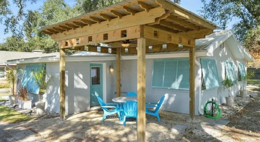 Beautiful Beach House 2 Minute Walk to Sandy Beaches Quiet Area - Image 1