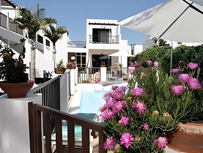 Apartamentos las Lilas - Image 1
