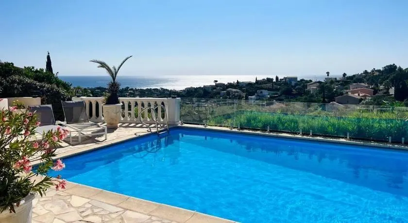Ferienhaus Lei Sambro, familienfreundlich, Pool und toller Meerblick, ruhig gelegen by Riviera HomeLife - Image 1