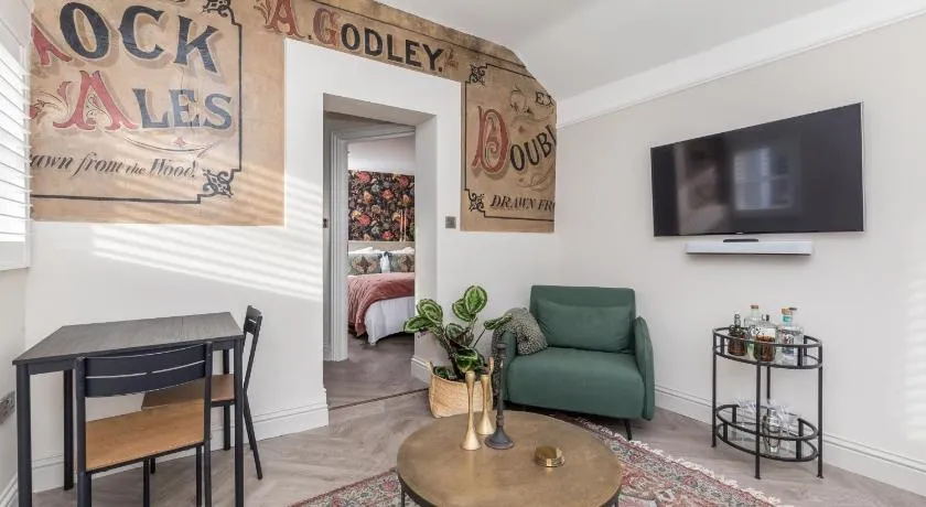 Oak Rooms, Historic Charm and Luxury in Hurstpierpoint High Street - Image 1