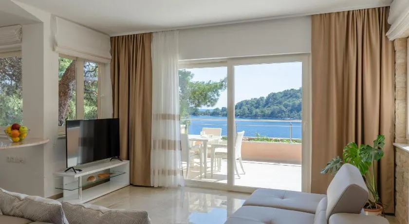 Pine Tree Apartment Zanetic - Image 1