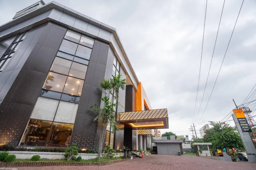 Votel Kartika Abadi Hotel Madiun - Image 1