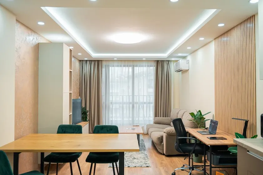 1BR Apartment | Free Parking| Free Gym| Central - Image 1