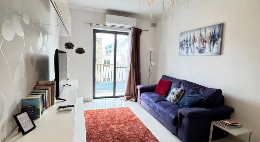 2 Bedroom Apartment - 5 mins from the sea - Image 1