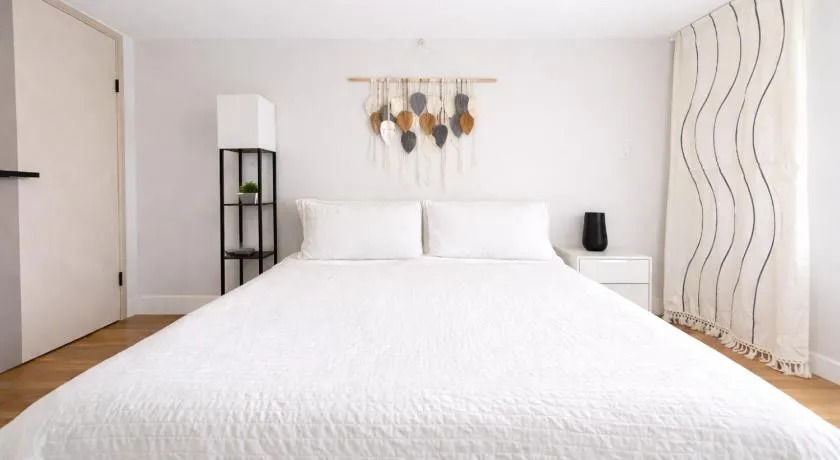 Bright Private 1BR Suite with Separate Entrance - Image 1