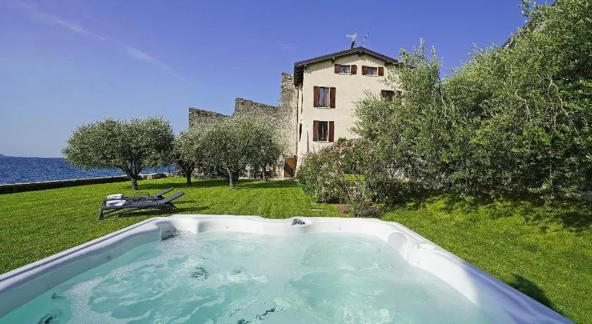 Villa Victoria: luxury waterfront villa with splendid views - Image 1