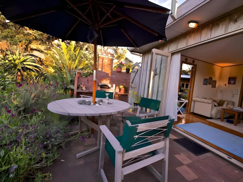 Bethells Beach Cottages - Image 1