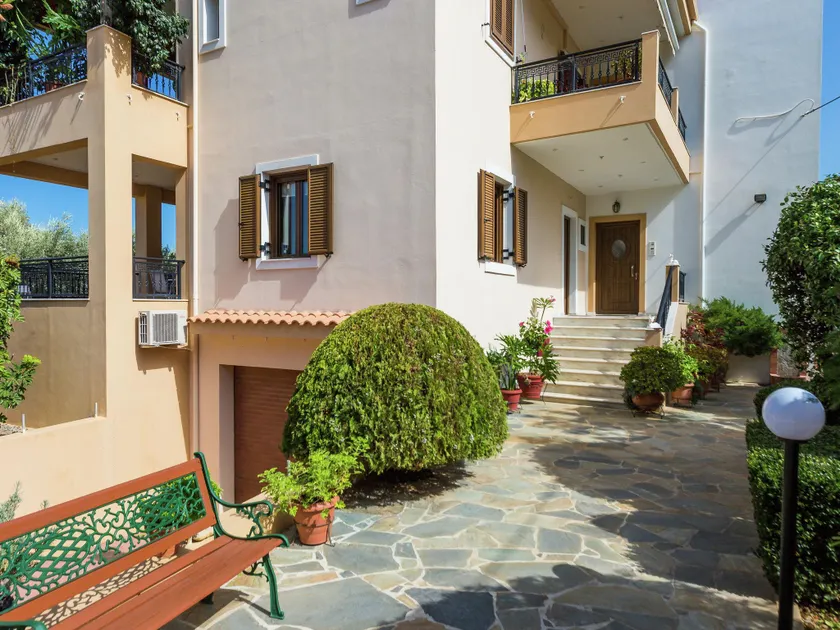 New small (3) apartmentcomplex in village of Prinès near Rethymnon, NW coast - Image 1