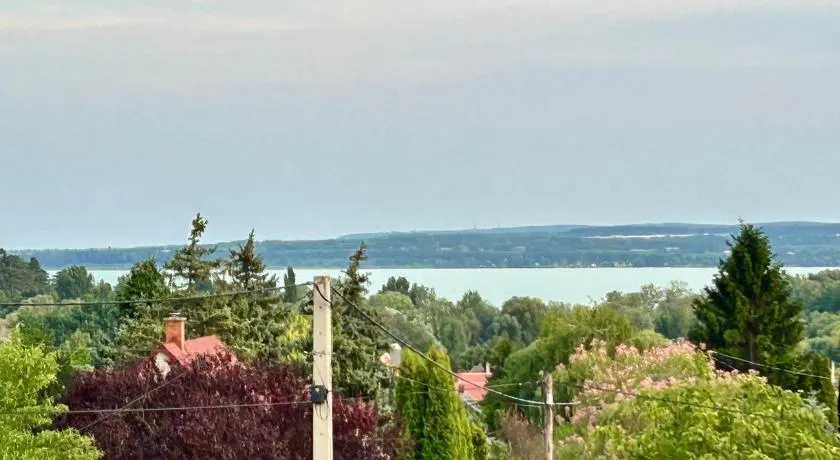 Nosztalgia Balaton Apartmanház - Image 1