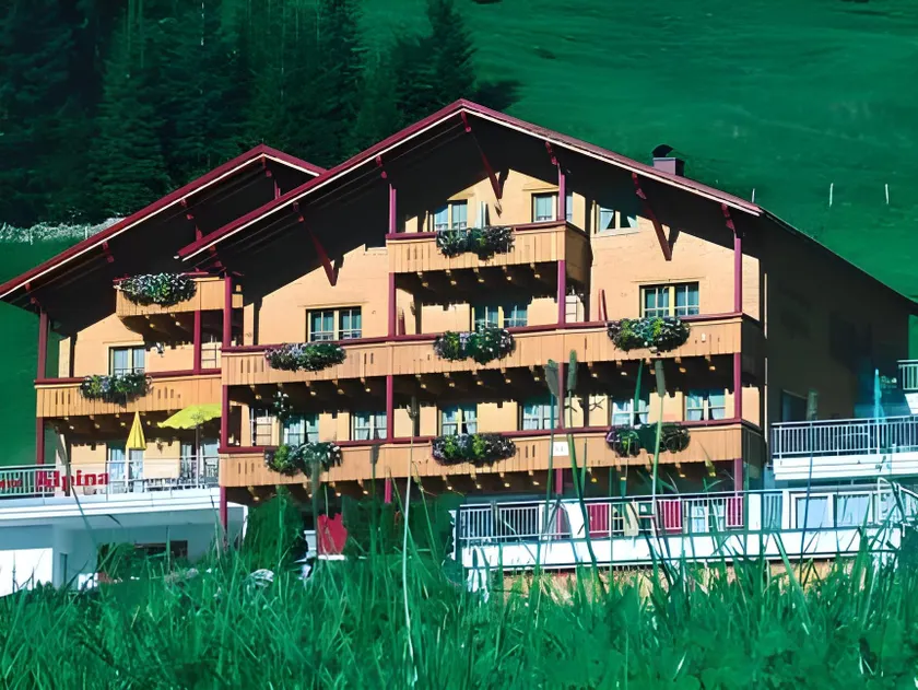 Hotel Garni Alpina - Image 1