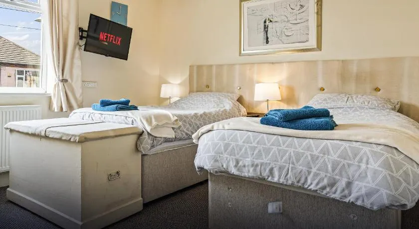 Grimsby Retreat - Spacious 3BR House - 15 Percent Off Monthly - Image 1