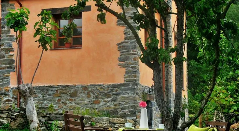 Apartamentos El Valledor - Image 1