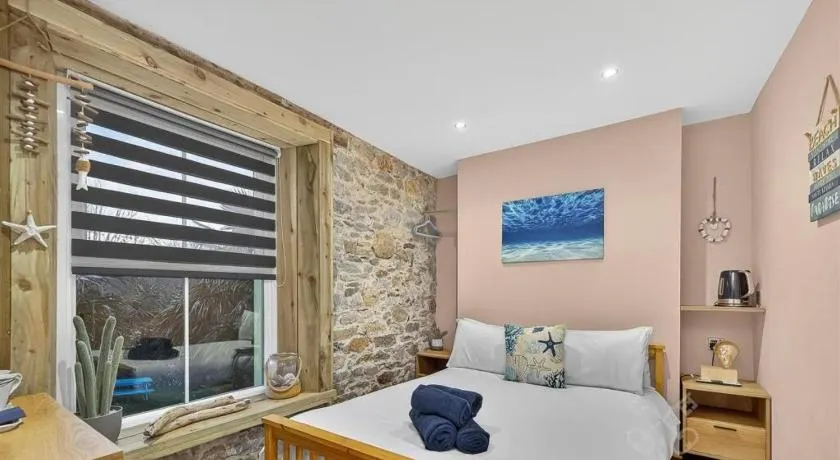 Island Lodge A relaxed Boutique stay tucked into Plymouth historic Barbican combining spacious modern rooms with warm hospitality - Image 1