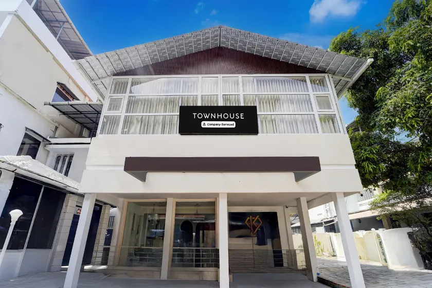 Townhouse Deshabhimani Road Kaloor Kochi - Image 1