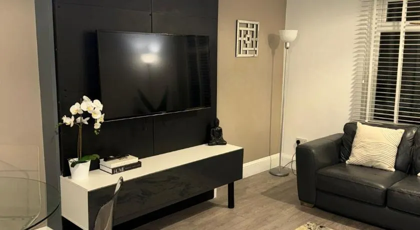 Beautifully Designed Pollok House - Image 1