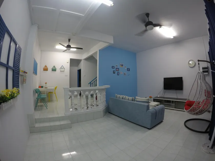 Little Blue House Kemaman Guesthouse - Image 1