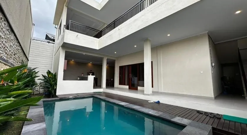 3 bedroom cozy villa with pool in Padonan, Canggu - Image 1