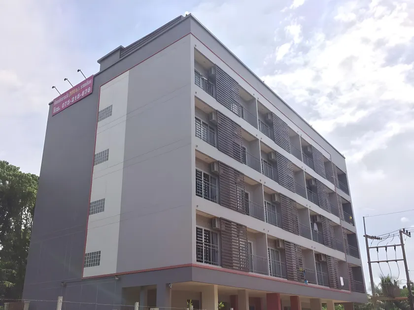 Chompu Nakarin Apartment - Image 1