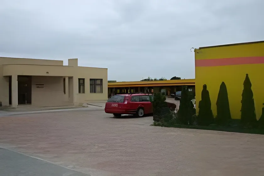 Motel Select - Image 1