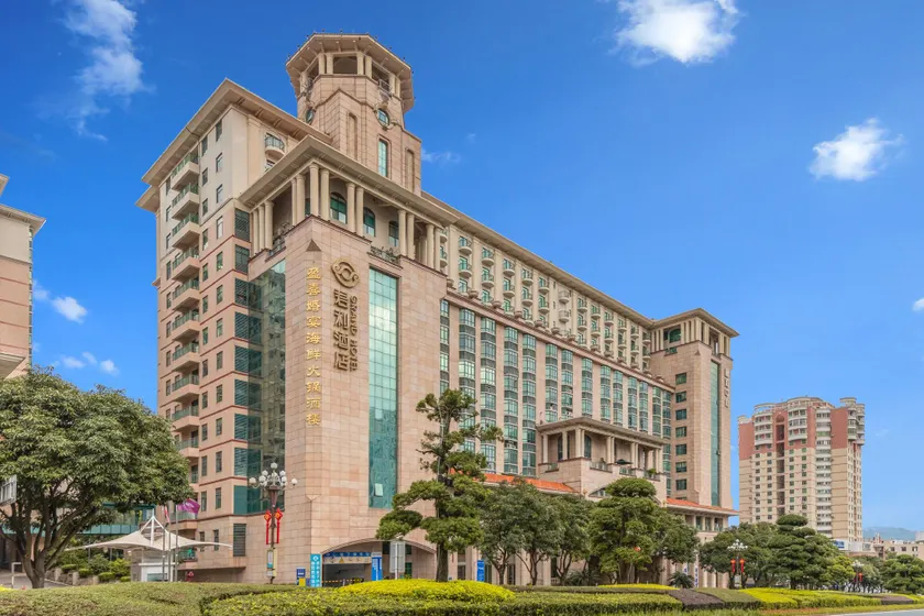 Yihe Grand Hotel - Image 1