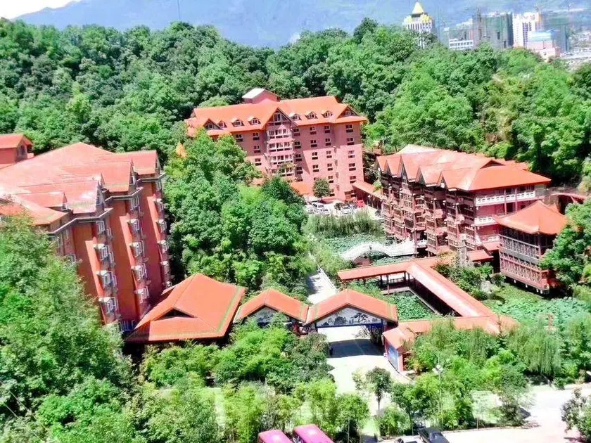 Hualong Village Hotel - Image 1