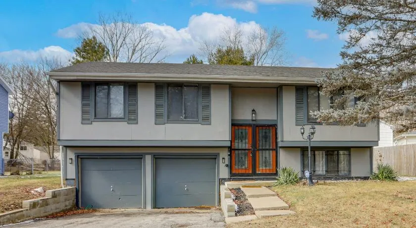 Modern Glass City Home - Image 1