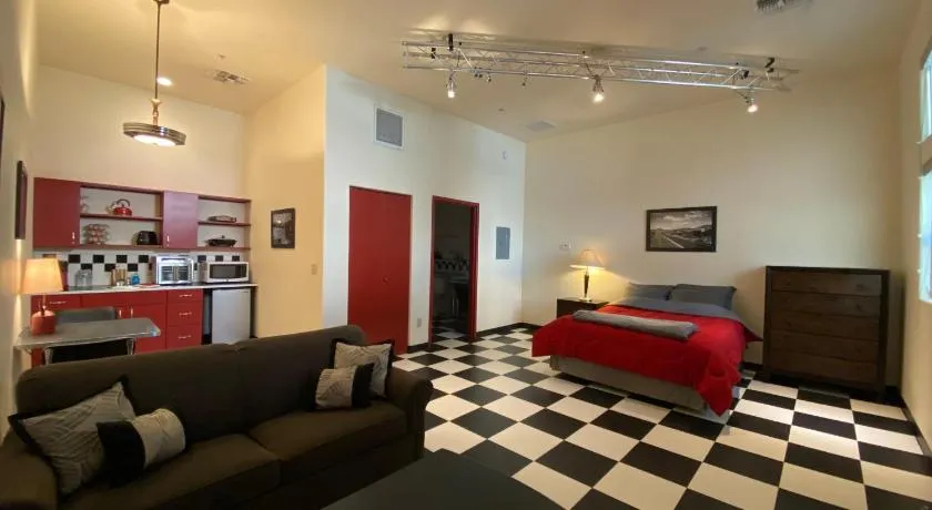 Brunswick Studio 101 - Image 1