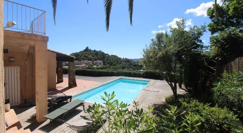 La Villa Tara 4 chambres piscine privée vue panoramique sur les collines de Grimaud - Image 1