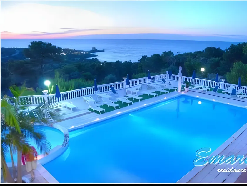 RESIDENCE EMARINE con SERVIZIO SPIAGGIA INCLUSO - Image 1