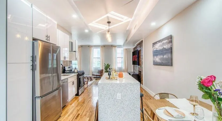 Pent House on Bruckner New Luxe 2BR 2BA King Bed Fast Wi-Fi 15 Mins to Times Square - Image 1