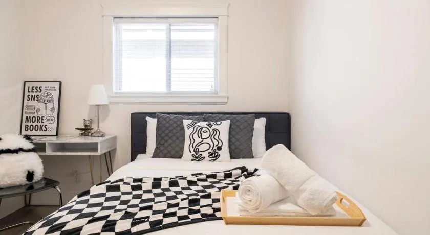 Si & Daniel Home Near YVR Airport & Skytrain Separate Entry Free Parking - Image 1