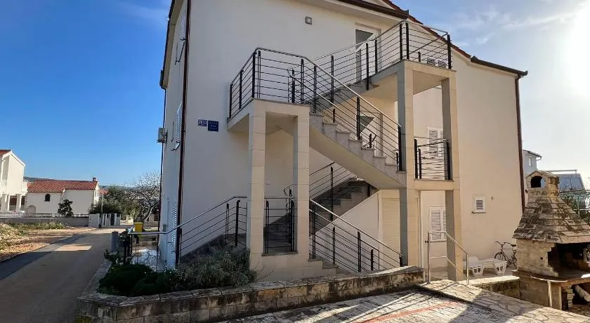 Apartmani 4 Delfina Rogoznica - Image 1