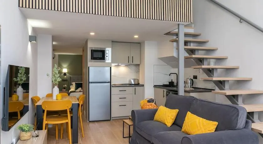 Nice new duplex in front of Palacio VistaAlegre - Image 1