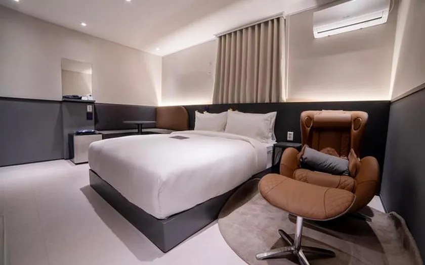 Just Stay Hotel Daejeon Sintanjin Station Branch - Image 1