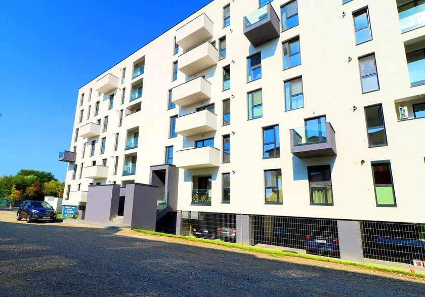 Maia Apartments - Image 1