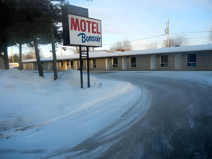 Motel Bonsoir - Image 1