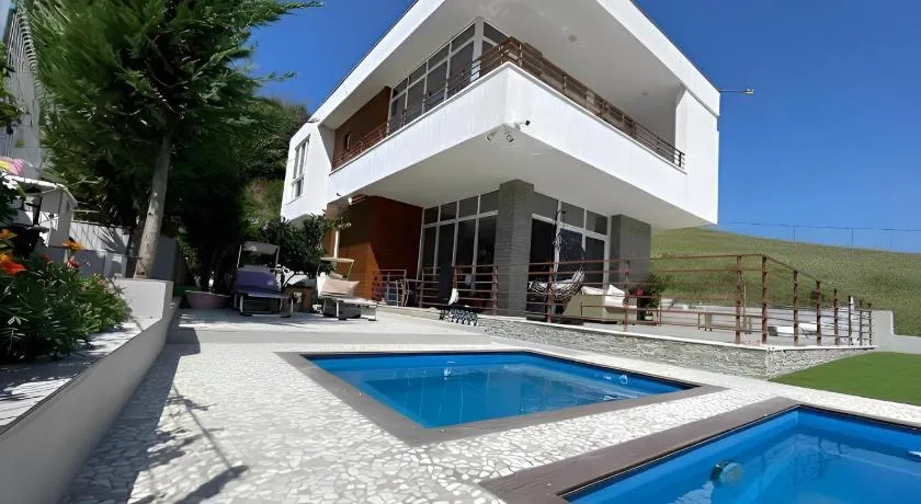 Farka Lake Luxury Villa - Image 1
