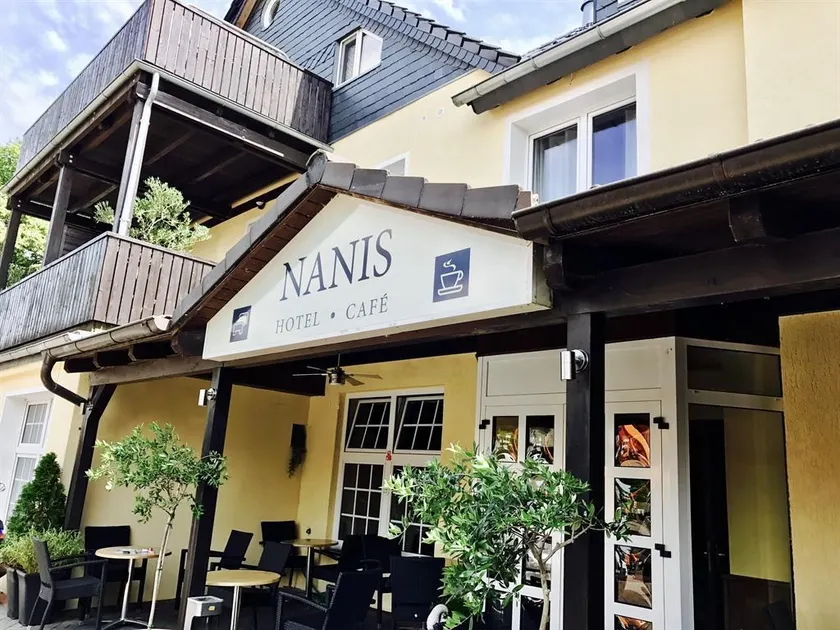 Nanis Hotel & Appartements - Image 1