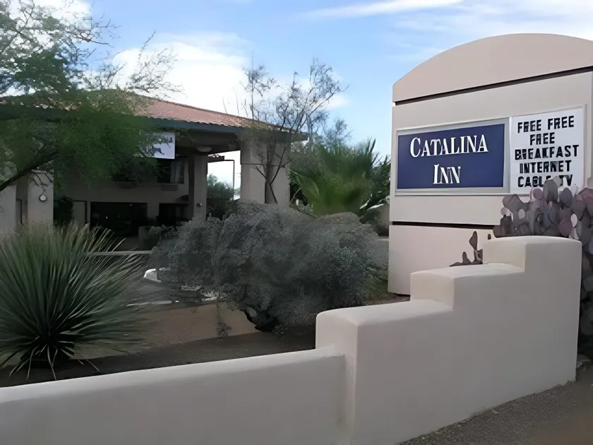 Catalina Inn - Image 1