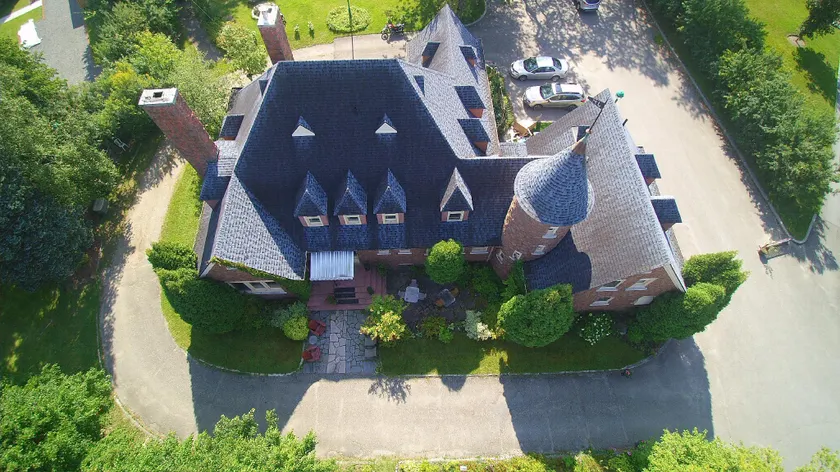 Chateau Murdock Gite - Image 1